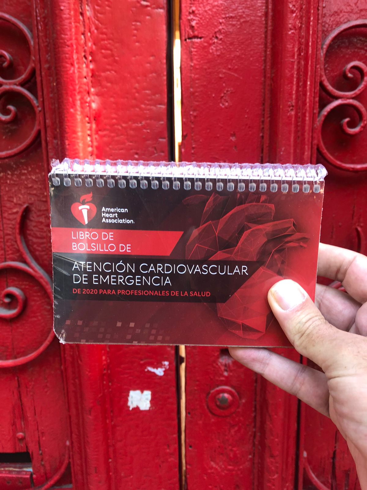 Libro de bolsillo de atención cardiovascular de emergencia